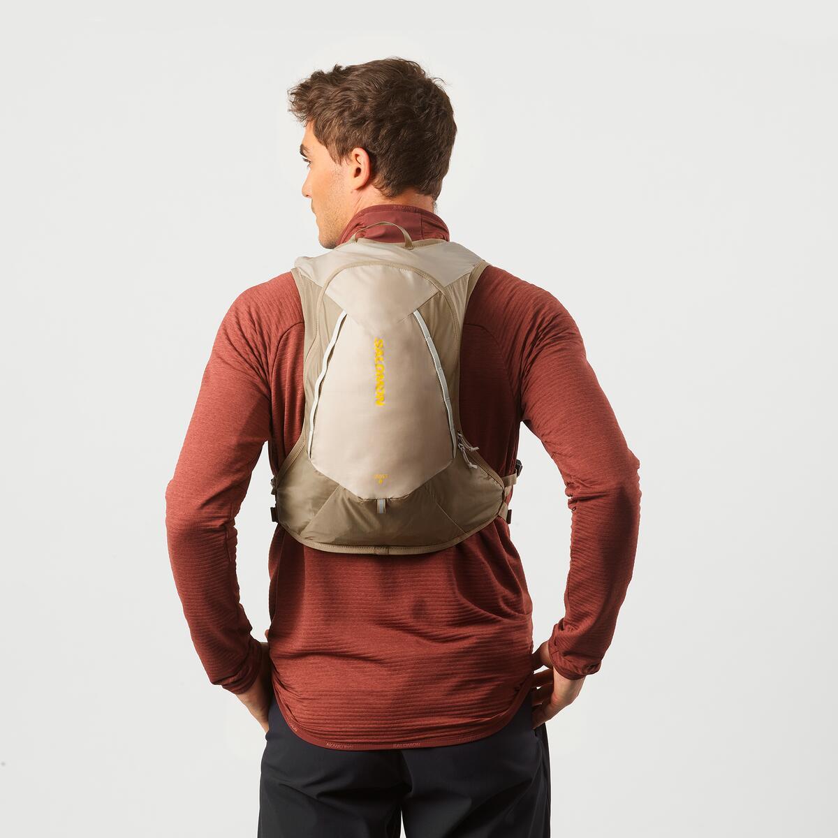 Mochila de trail running Salomon Cross 8 Beige, vista general